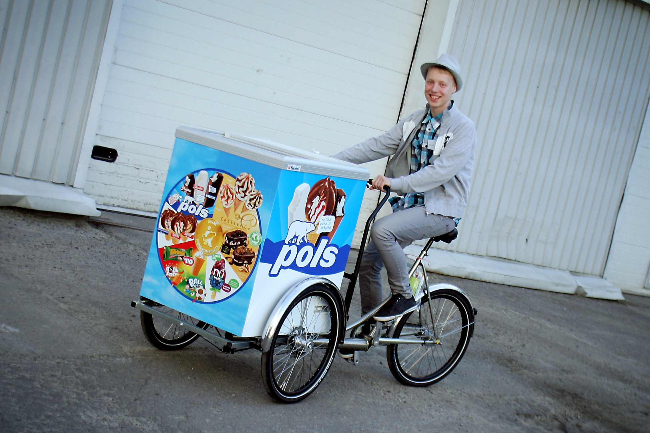Мороженщика 5 бобо. Велосипед бизнес. Велосипед мороженое. Мороженщик на велосипеде. Велосипед с тележкой мороженого.